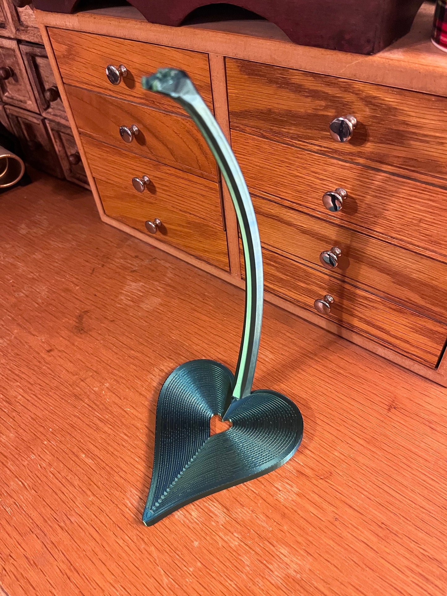 Heart Stand for Jewelry  or Pendulums