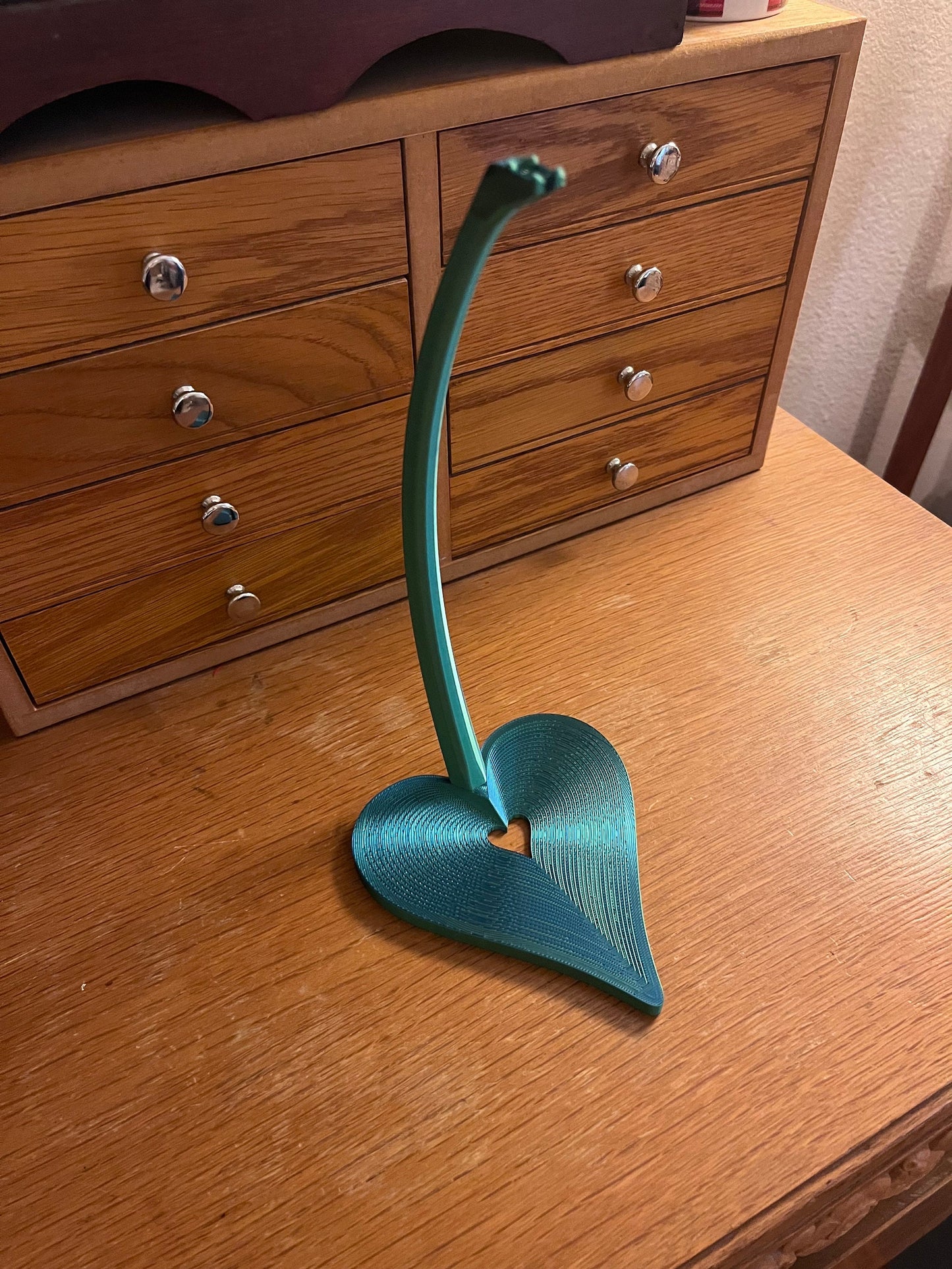 Heart Stand for Jewelry  or Pendulums