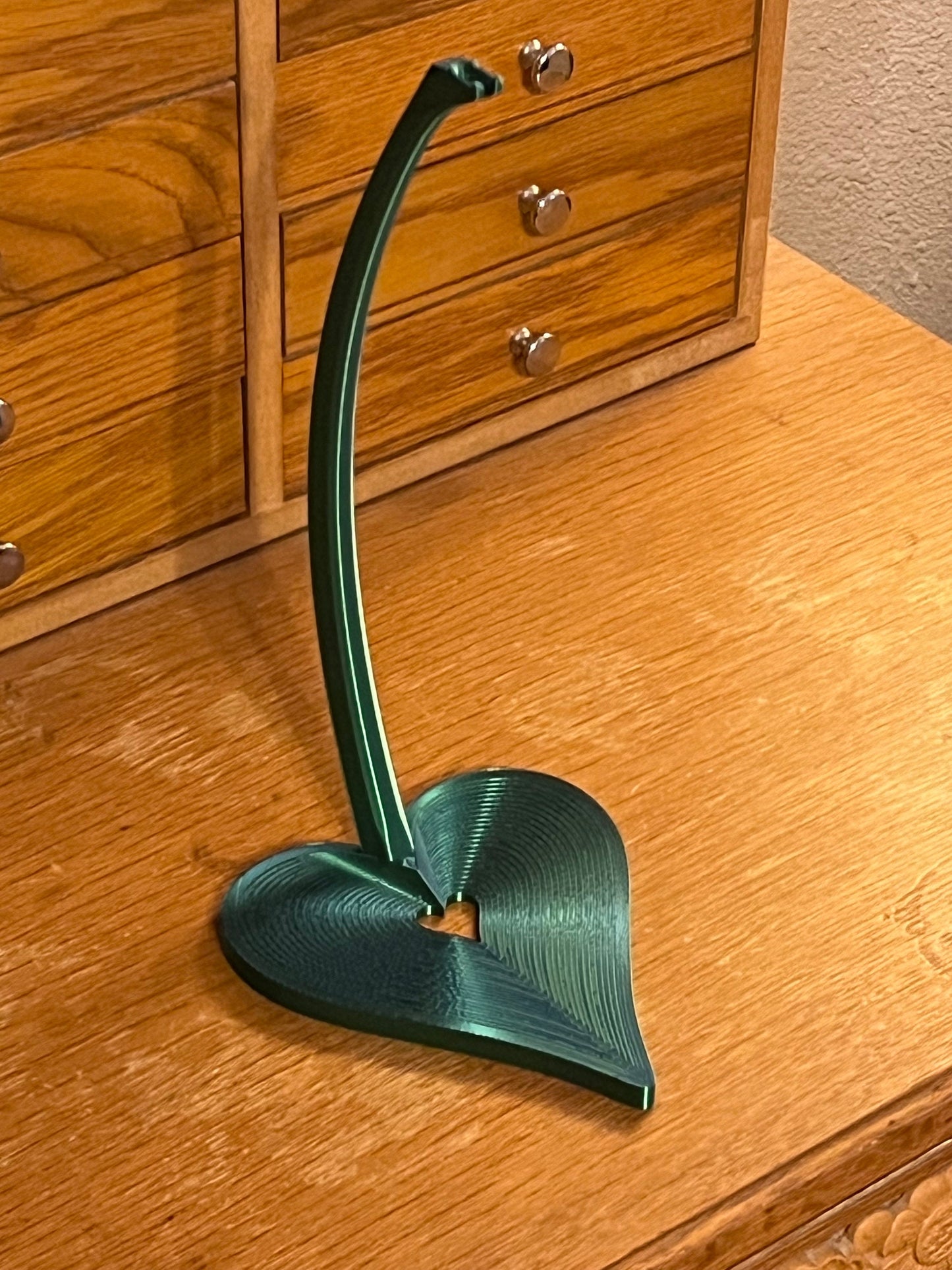 Heart Stand for Jewelry  or Pendulums