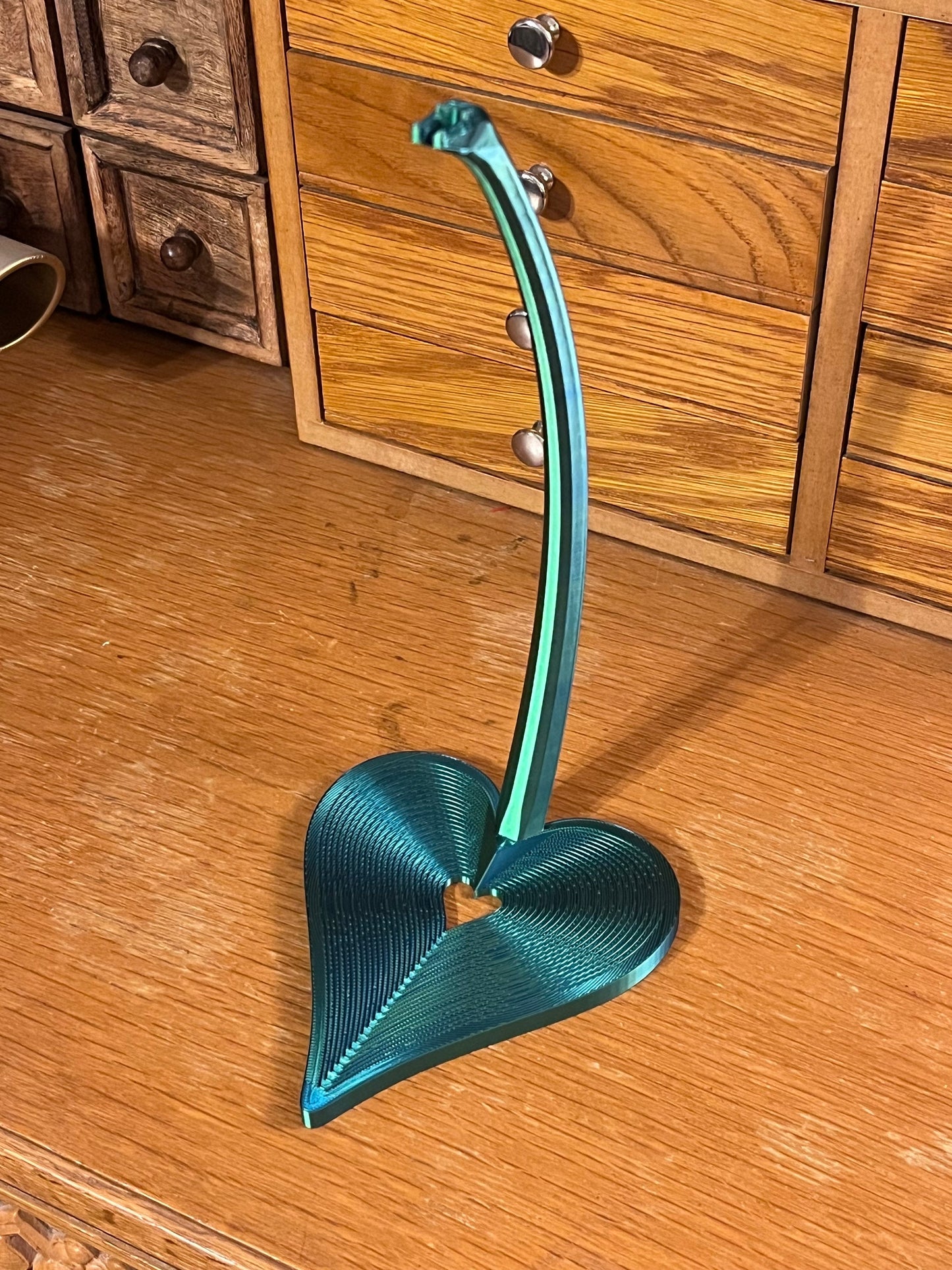 Heart Stand for Jewelry  or Pendulums